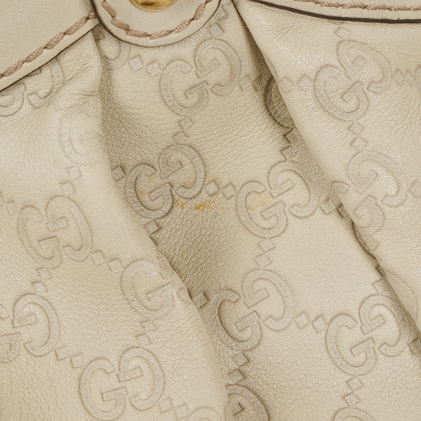 Gucci Sukey Hobo Bag aus neutralfarbenem Guccissima Leder