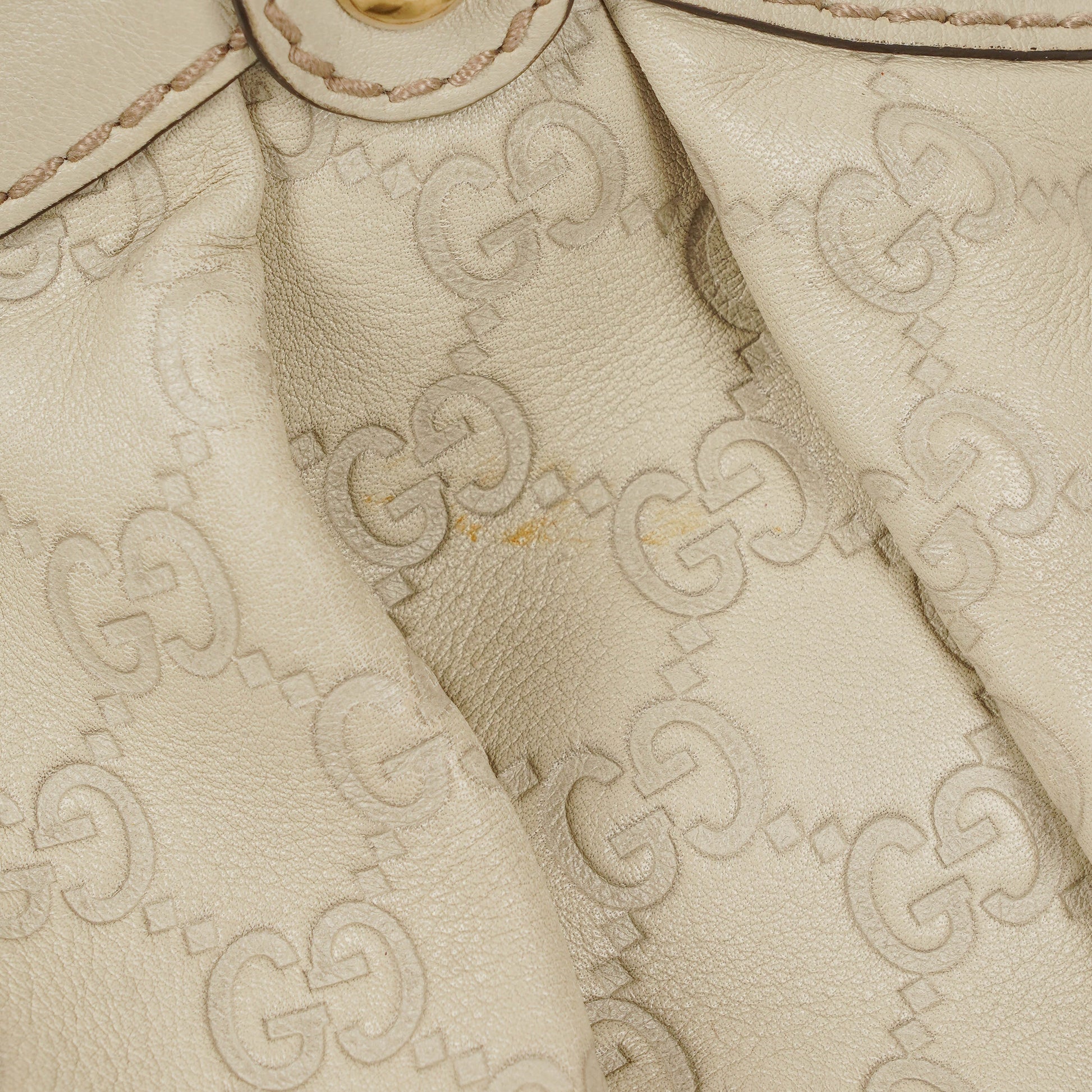 Gucci Sukey Hobo Bag aus neutralfarbenem Guccissima Leder