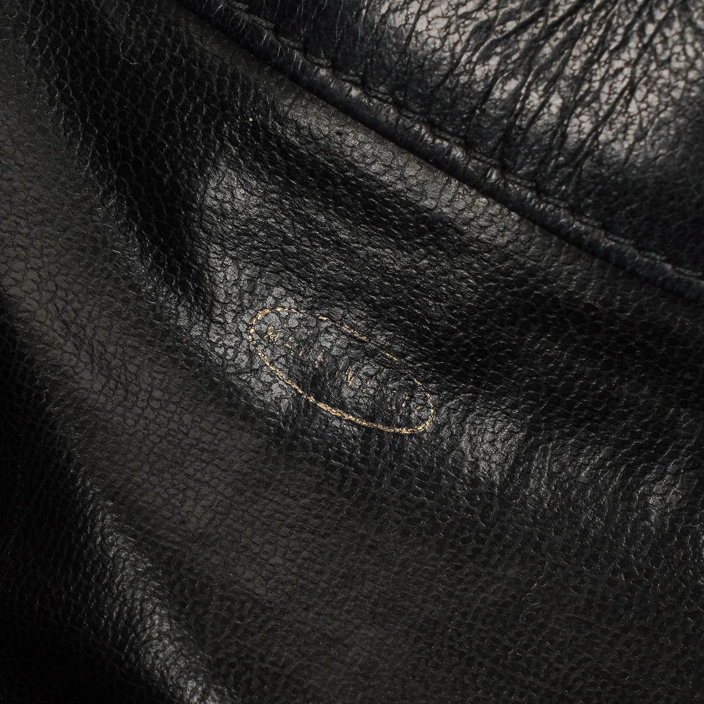 Chanel Bucket Bag aus schwarzem gestepptem Leder