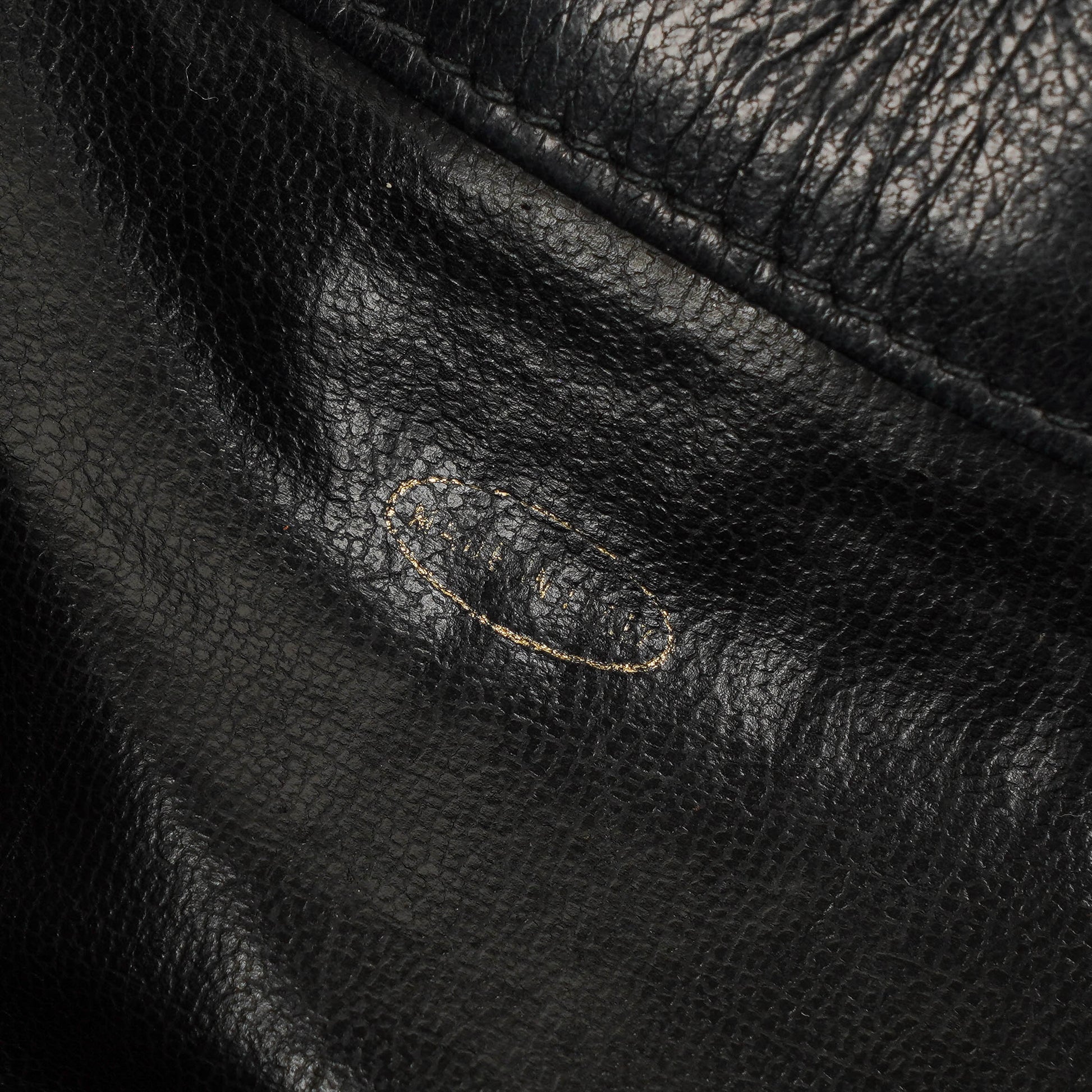 Chanel Bucket Bag aus schwarzem gestepptem Leder