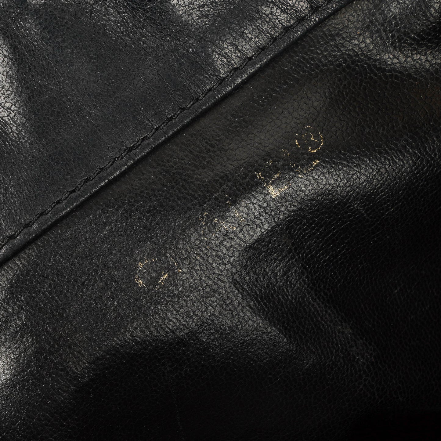 Chanel Bucket Bag aus schwarzem gestepptem Leder