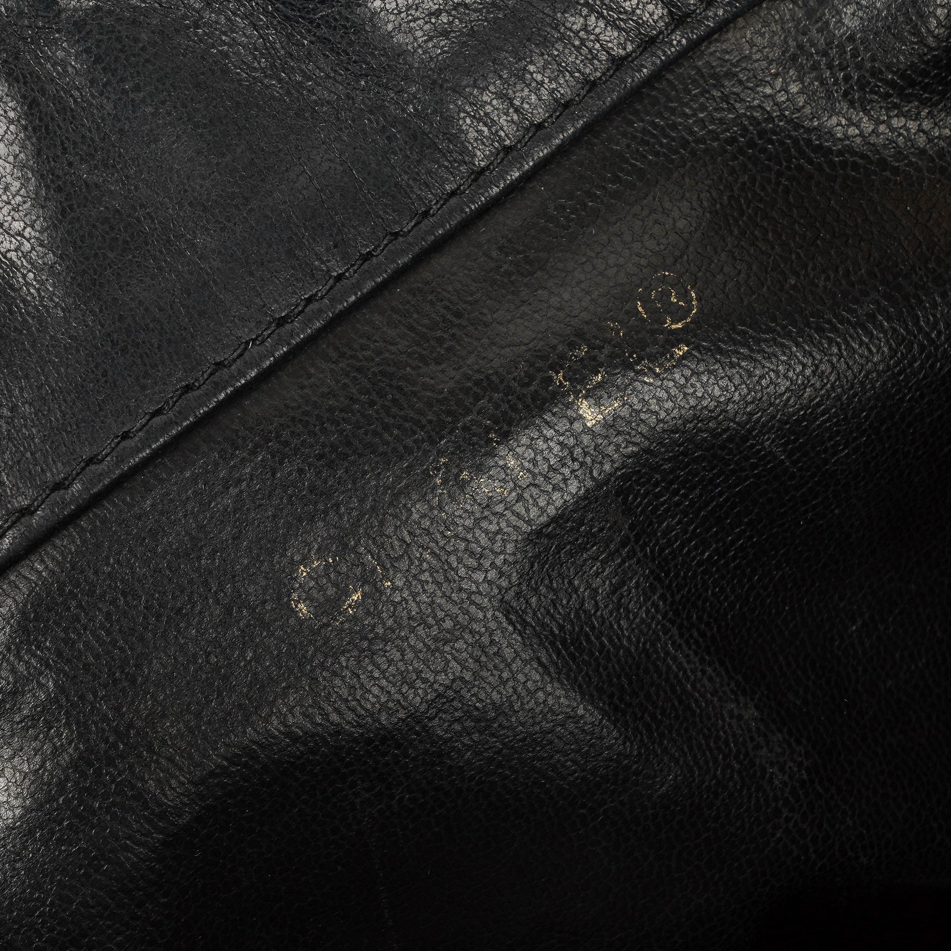 Chanel Bucket Bag aus schwarzem gestepptem Leder