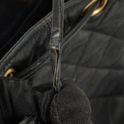 Chanel Bucket Bag aus schwarzem gestepptem Leder
