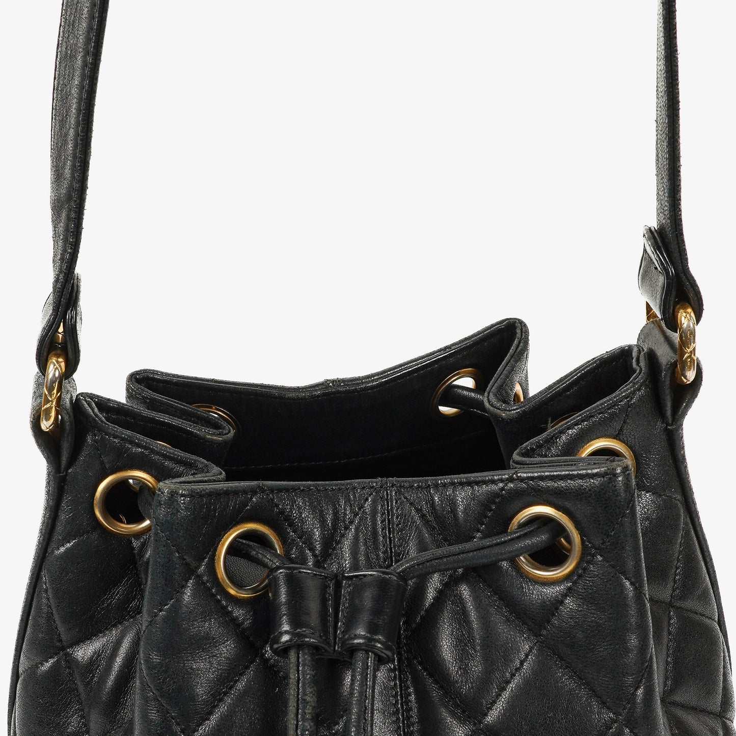 Chanel Bucket Bag aus schwarzem gestepptem Leder