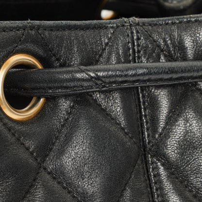 Chanel Bucket Bag aus schwarzem gestepptem Leder