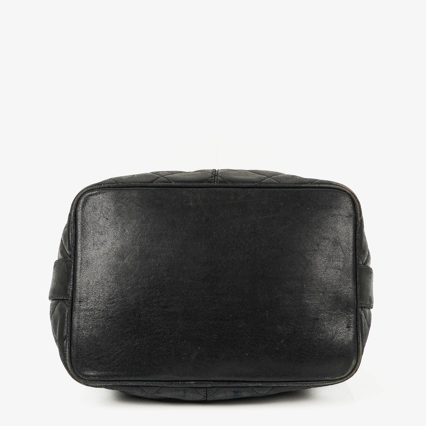 Chanel Bucket Bag aus schwarzem gestepptem Leder