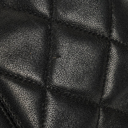 Chanel Bucket Bag aus schwarzem gestepptem Leder
