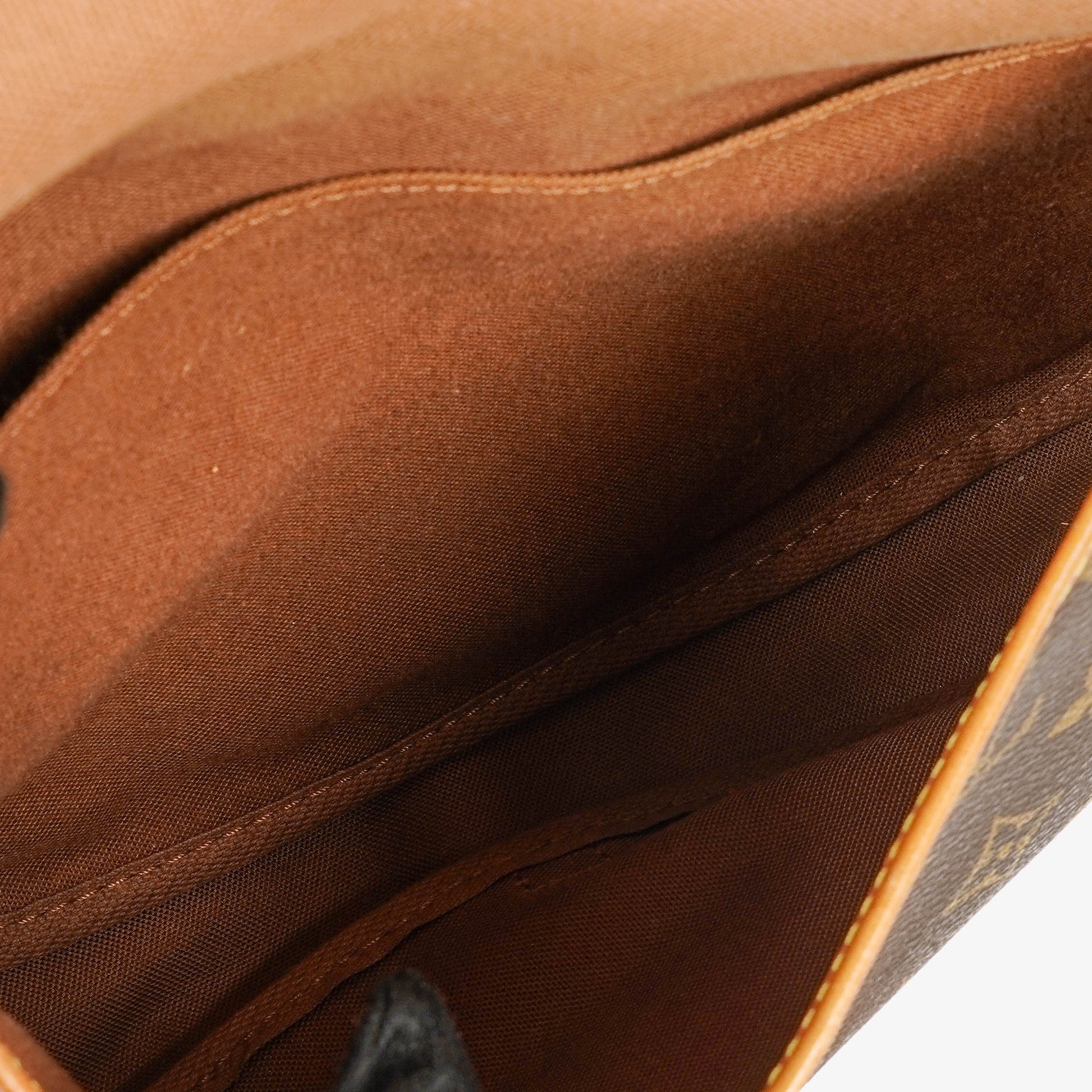 Louis Vuitton Saumur Schultertasche aus Monogram Canvas