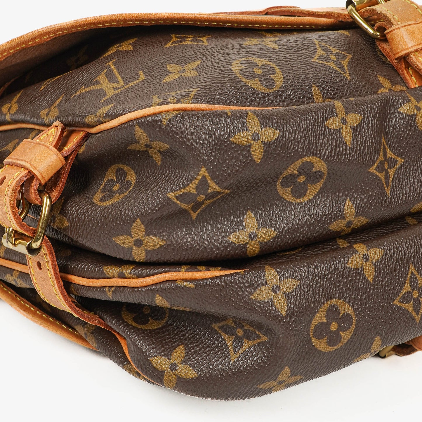 Louis Vuitton Saumur Schultertasche aus Monogram Canvas