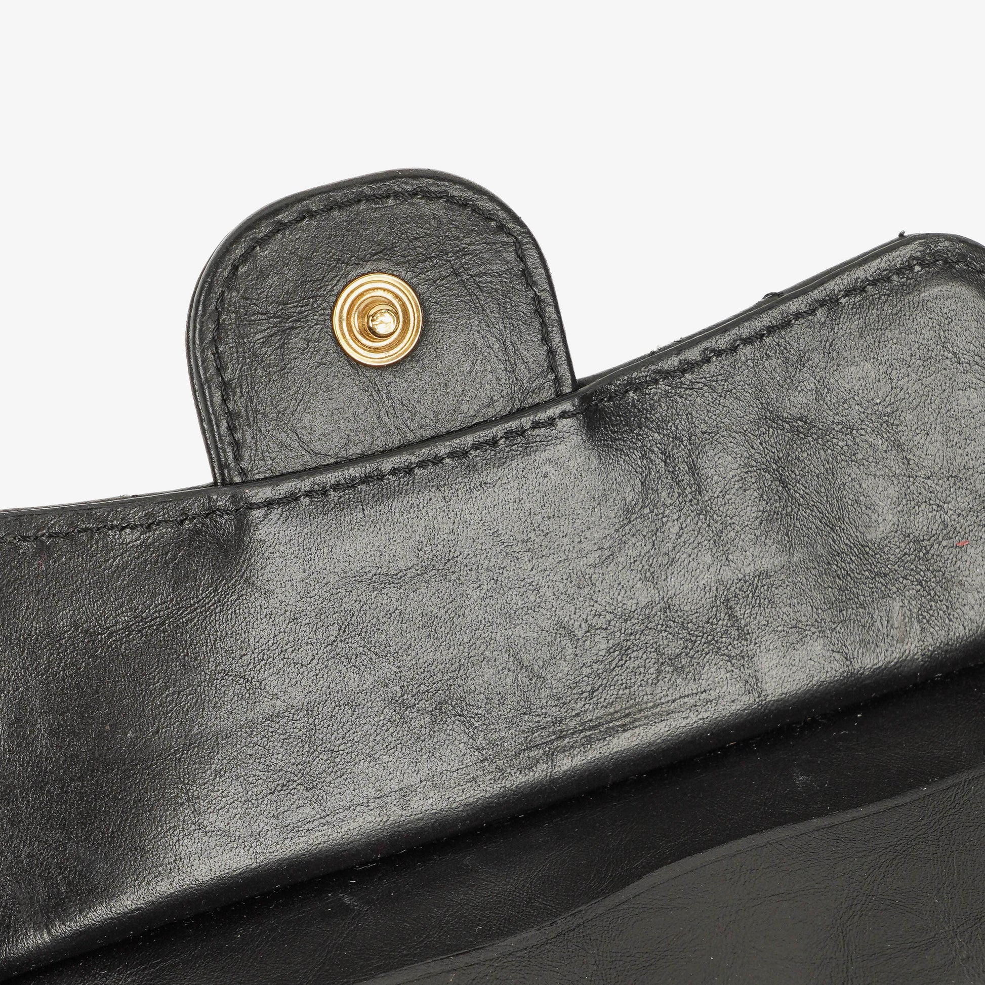 Chanel Münzgeldbörse aus schwarzem gestepptem Leder