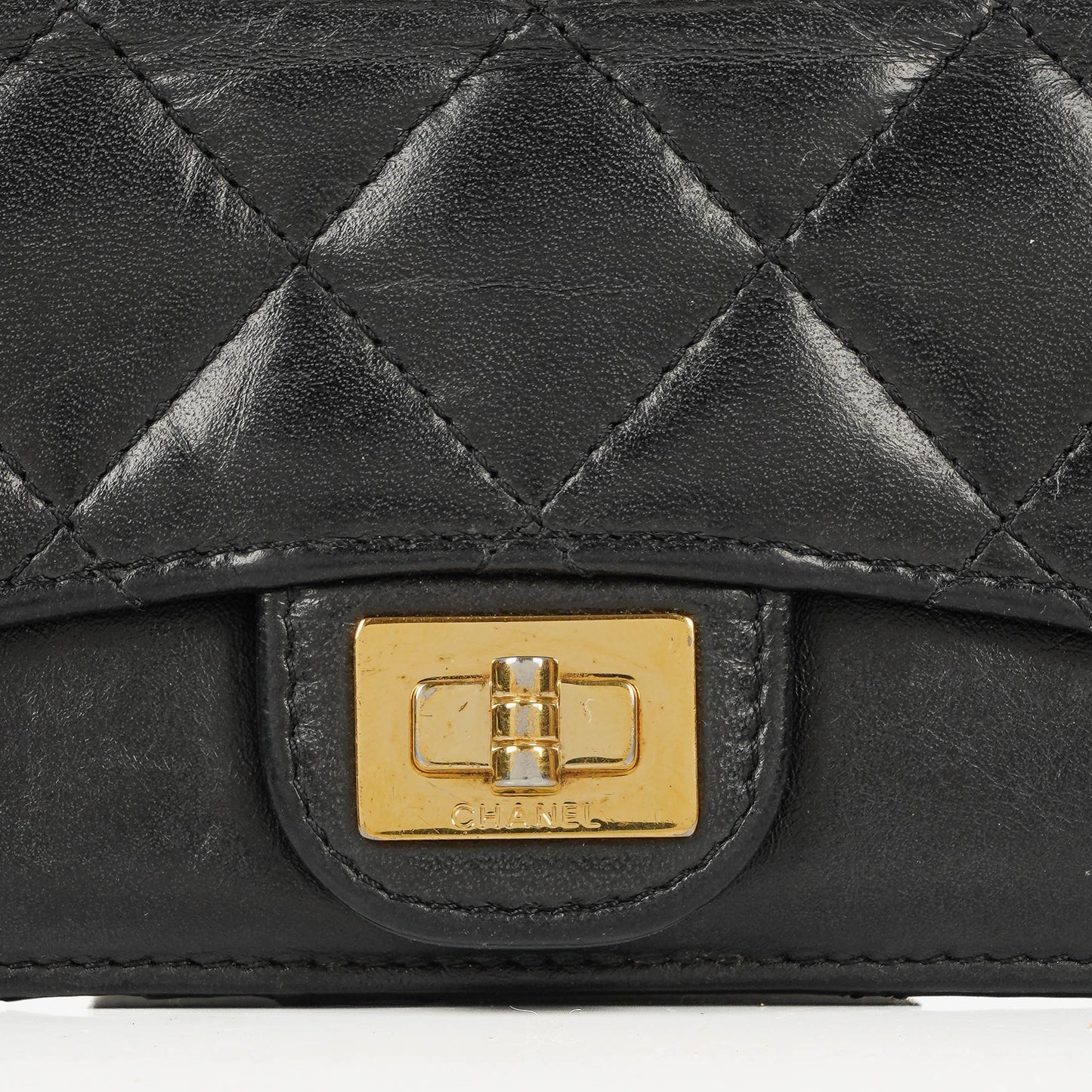 Chanel Münzgeldbörse aus schwarzem gestepptem Leder