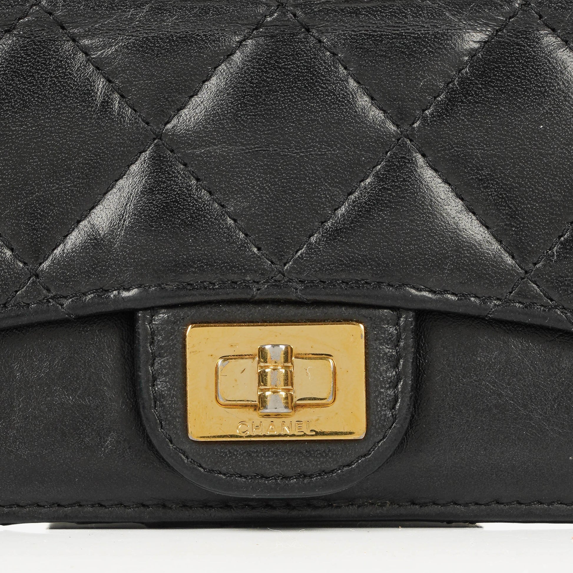 Chanel Münzgeldbörse aus schwarzem gestepptem Leder
