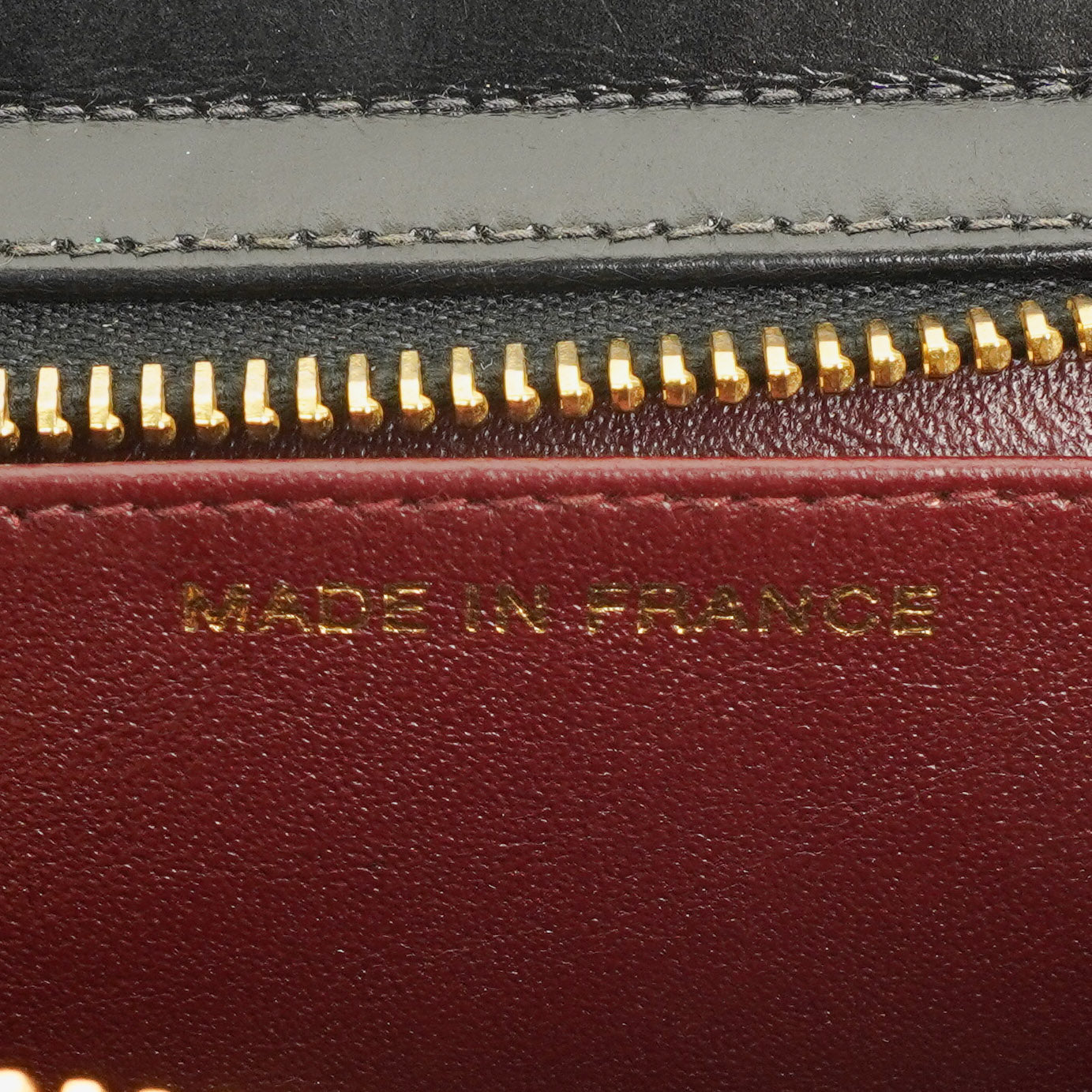 Chanel Handgelenktasche aus schwarzem Lackleder mit CC-Logo