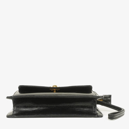 Chanel Handgelenktasche aus schwarzem Lackleder mit CC-Logo