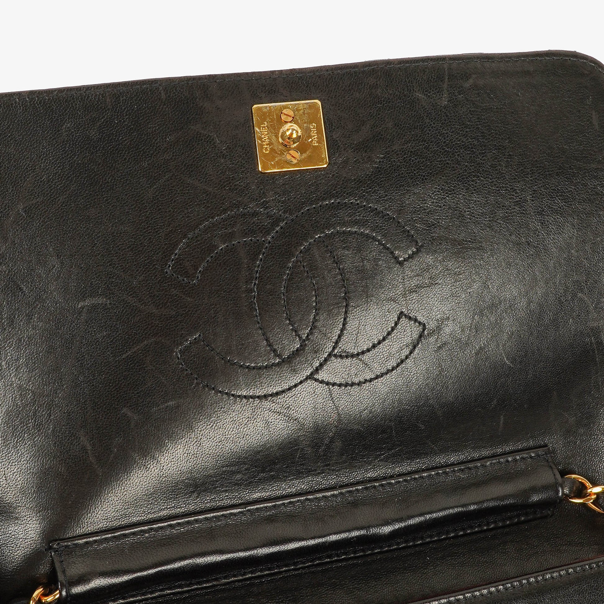 Chanel Classic Full Flap Bag aus schwarzem gestepptem Lammleder mit 24K vergoldeter Hardware