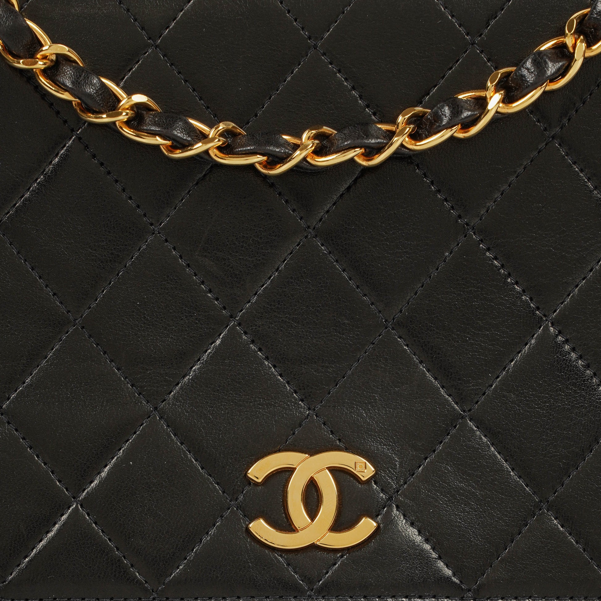 Chanel Classic Full Flap Bag aus schwarzem gestepptem Lammleder mit 24K vergoldeter Hardware