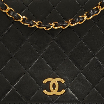Chanel Classic Full Flap Bag aus schwarzem gestepptem Lammleder mit 24K vergoldeter Hardware