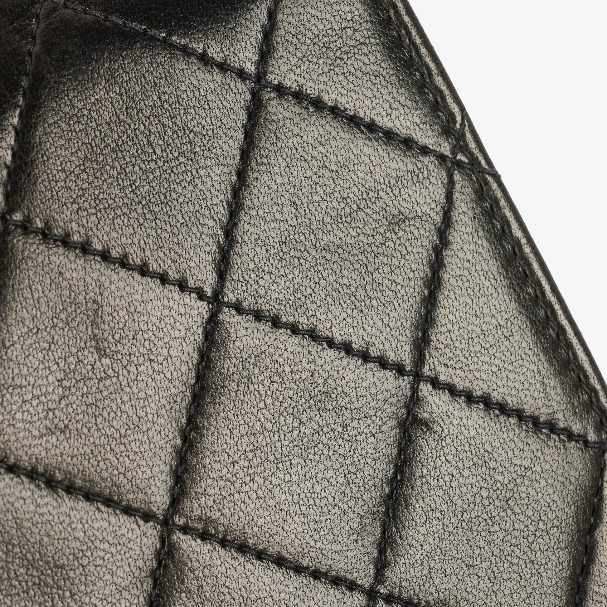 Chanel Classic Full Flap Bag aus schwarzem gestepptem Lammleder mit 24K vergoldeter Hardware