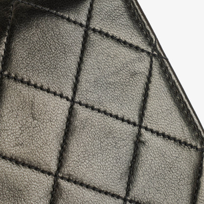 Chanel Classic Full Flap Bag aus schwarzem gestepptem Lammleder mit 24K vergoldeter Hardware