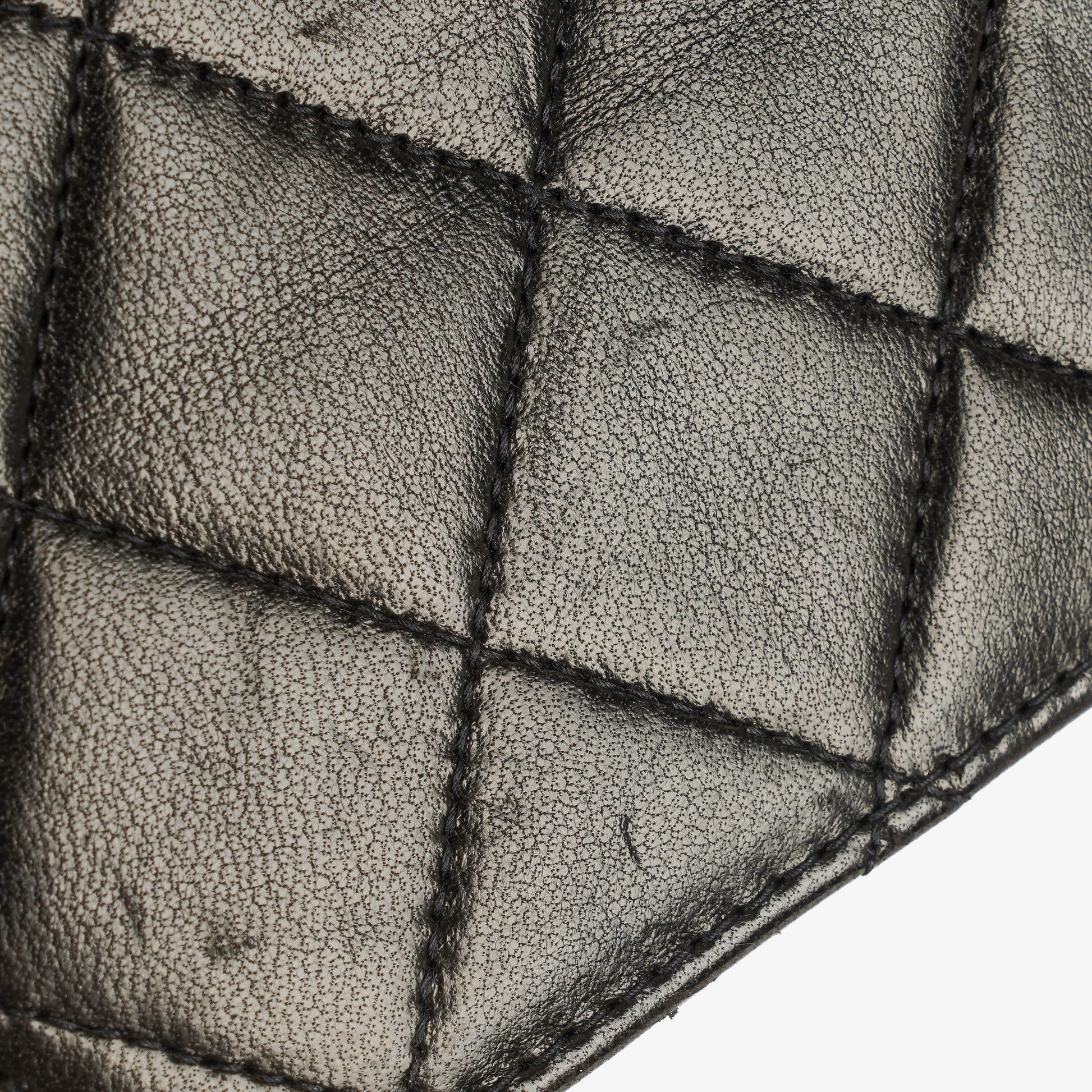 Chanel Classic Full Flap Bag aus schwarzem gestepptem Lammleder mit 24K vergoldeter Hardware
