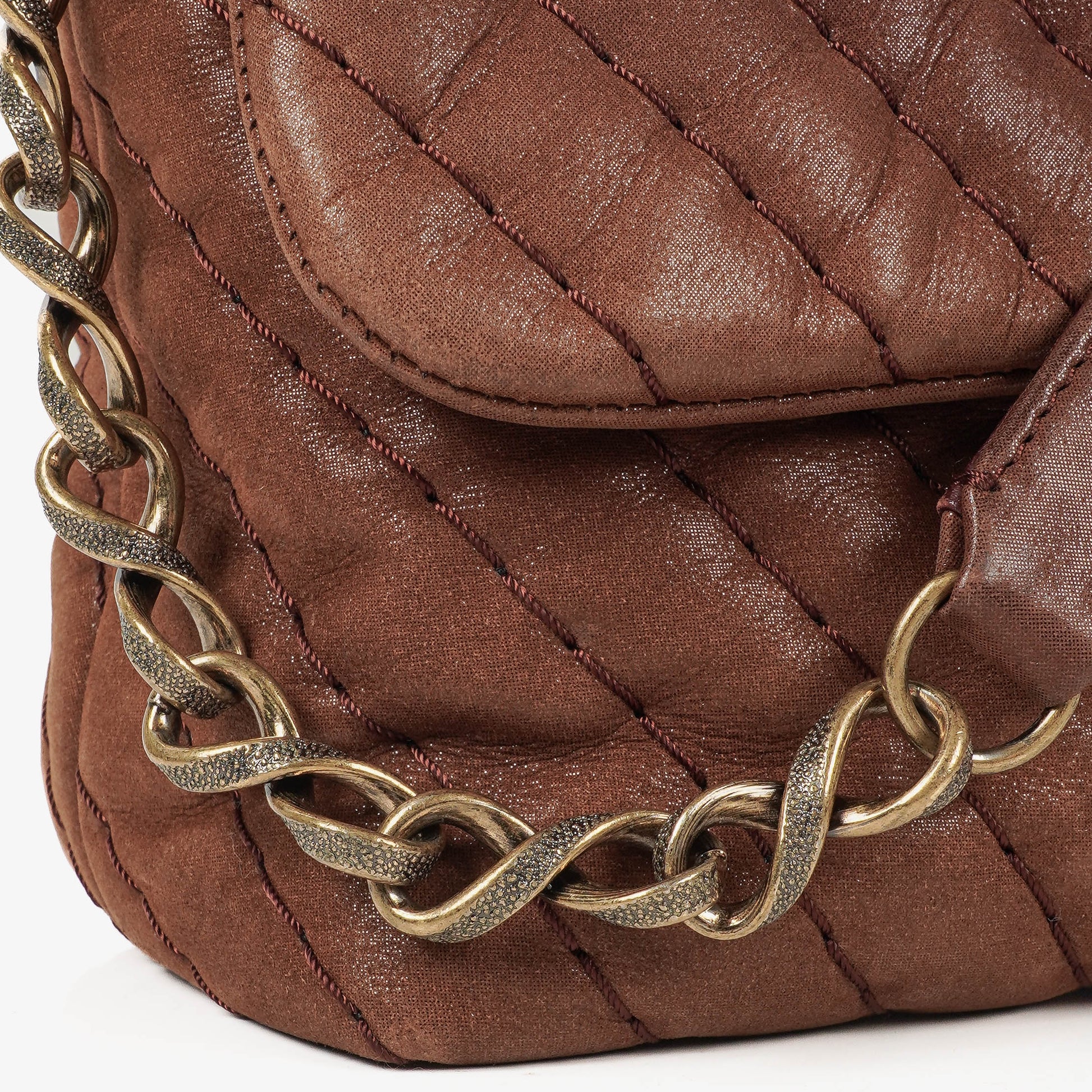 Chanel Surpique Chevron Flap Bag aus irisierendem Kalbsleder