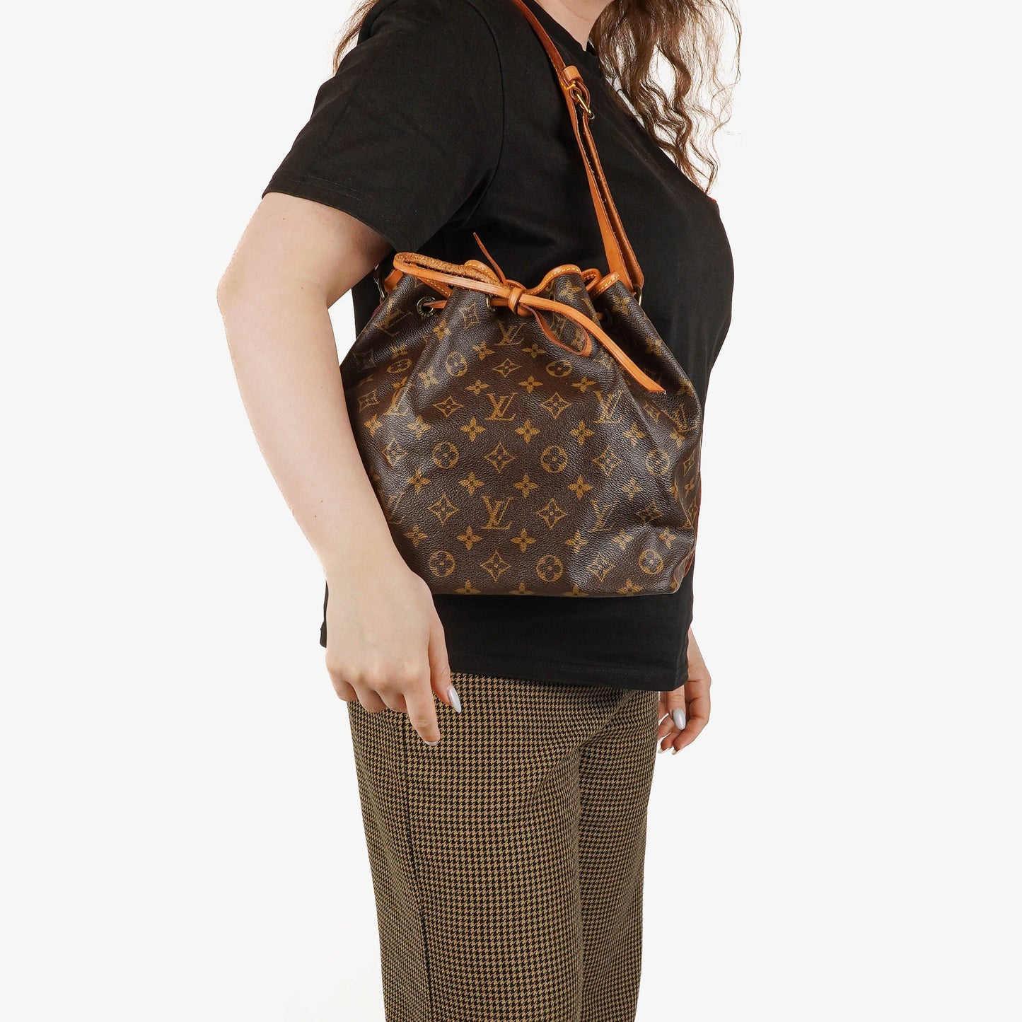 Louis Vuitton Petit Noe Monogram Canvas Schultertasche