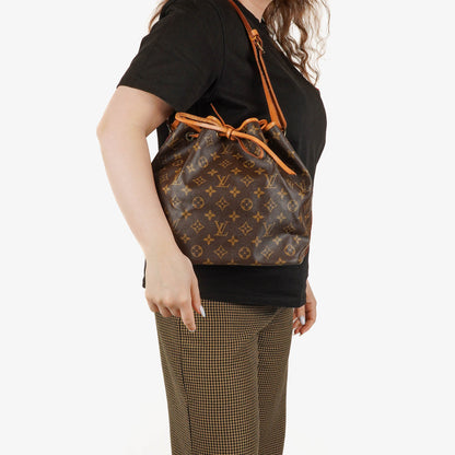 Louis Vuitton Petit Noe Monogram Canvas Schultertasche