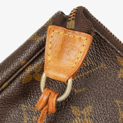 Louis Vuitton Pochette Accessoires Monogram Canvas Clutch
