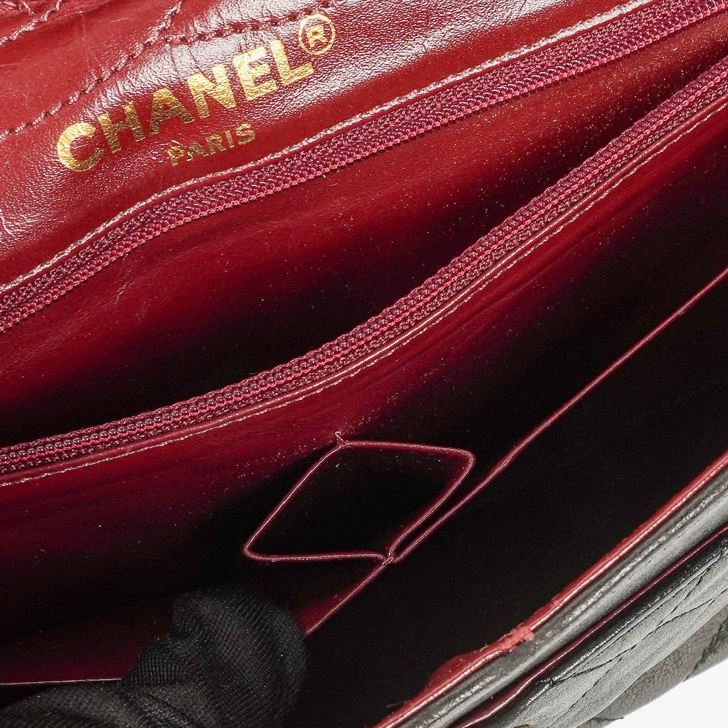 Chanel Paris Classic Medium Double Flap Bag aus schwarzem gestepptem Lammleder mit gold- und silberfarbener Combo-Hardware