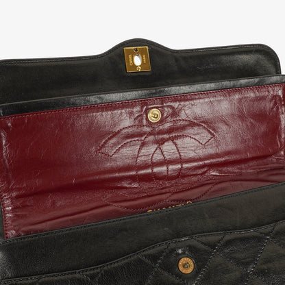 Chanel Paris Classic Medium Double Flap Bag aus schwarzem gestepptem Lammleder mit gold- und silberfarbener Combo-Hardware