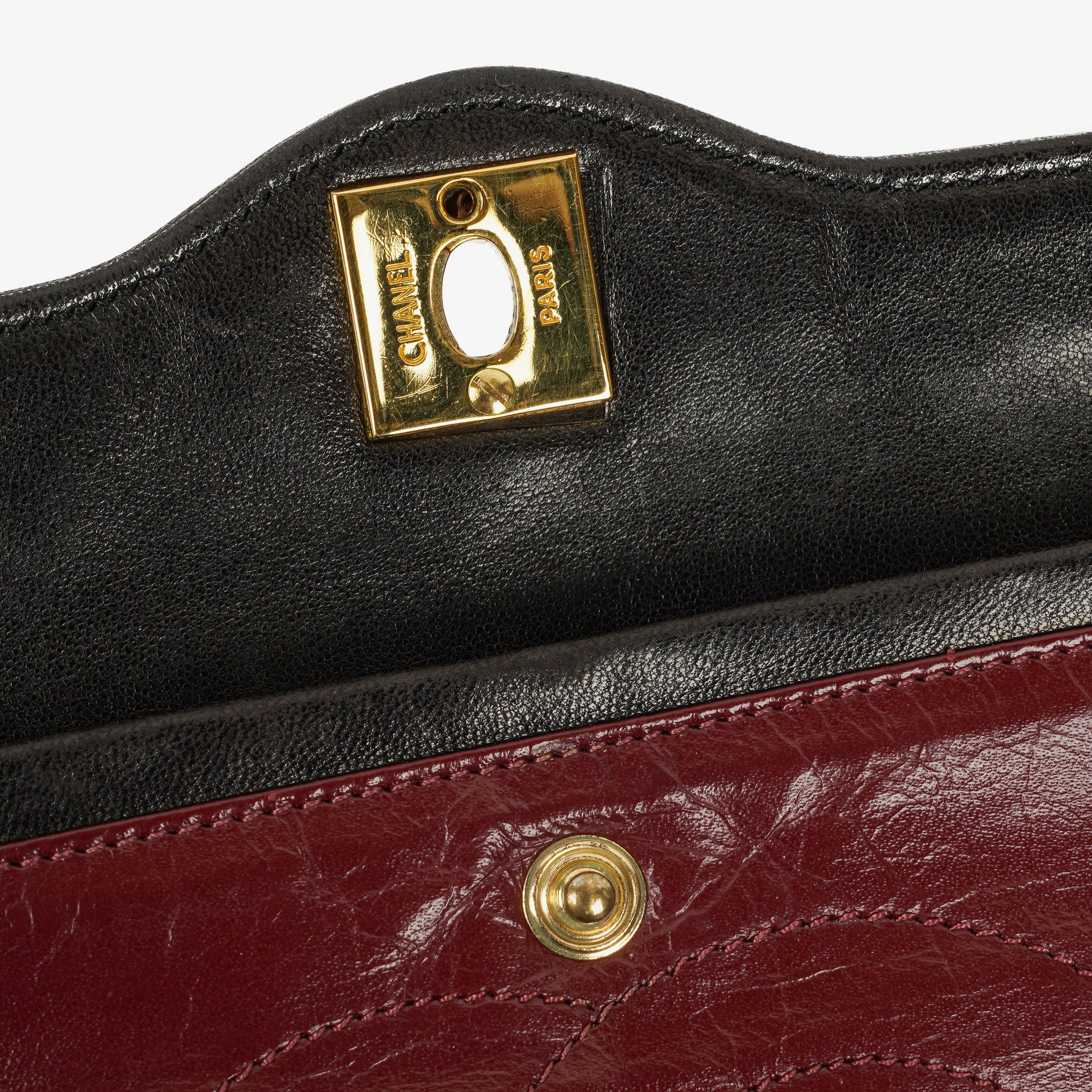 Chanel Paris Classic Medium Double Flap Bag aus schwarzem gestepptem Lammleder mit gold- und silberfarbener Combo-Hardware