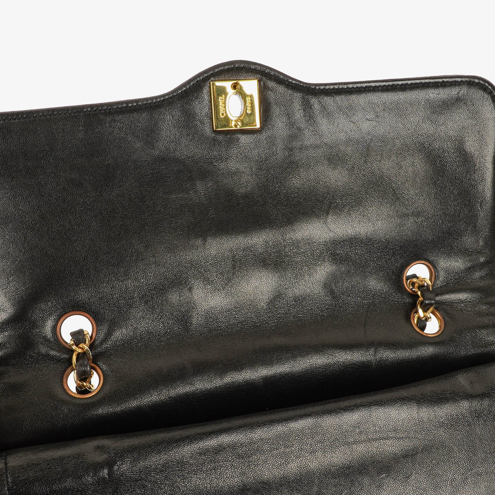 Chanel Paris Classic Medium Double Flap Bag aus schwarzem gestepptem Lammleder mit gold- und silberfarbener Combo-Hardware