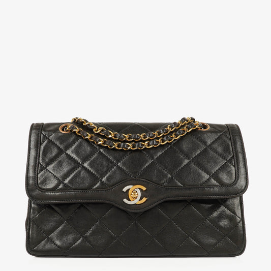 Chanel Paris Classic Medium Double Flap Bag aus schwarzem gestepptem Lammleder mit gold- und silberfarbener Combo-Hardware