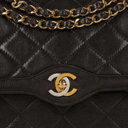 Chanel Paris Classic Medium Double Flap Bag aus schwarzem gestepptem Lammleder mit gold- und silberfarbener Combo-Hardware