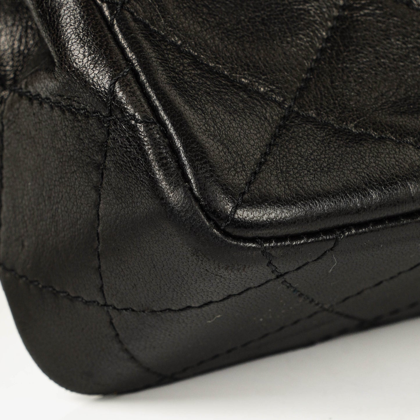 Chanel Paris Classic Medium Double Flap Bag aus schwarzem gestepptem Lammleder mit gold- und silberfarbener Combo-Hardware