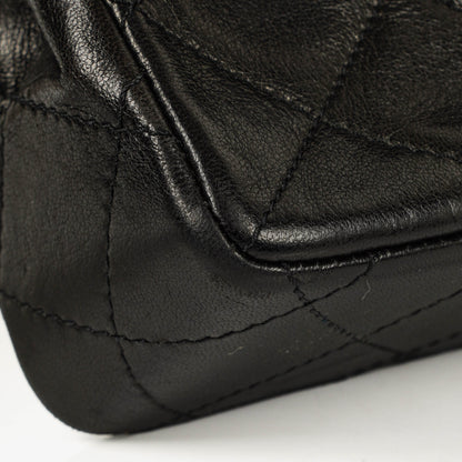 Chanel Paris Classic Medium Double Flap Bag aus schwarzem gestepptem Lammleder mit gold- und silberfarbener Combo-Hardware