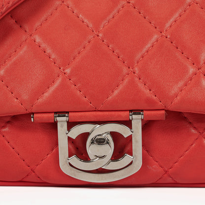 Chanel Icons Secret Label Flap Bag aus gestepptem Kalbsleder mit silberfarbener Hardware