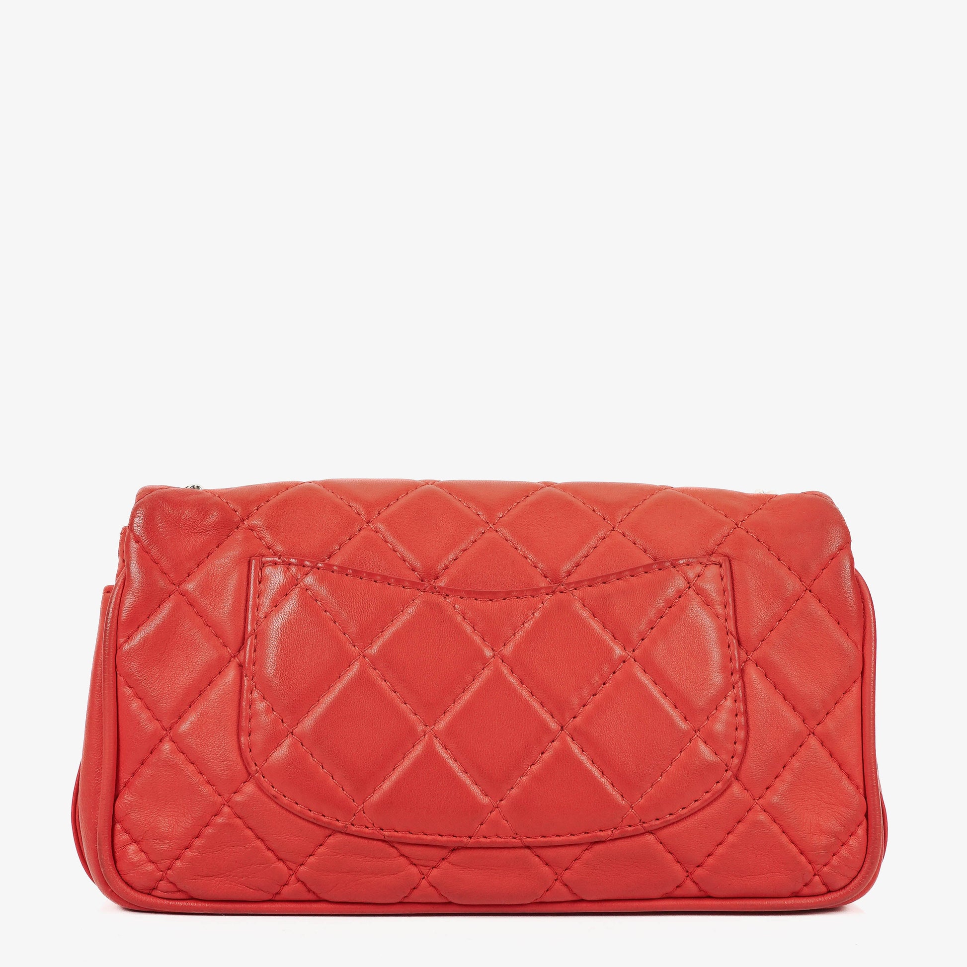 Chanel Icons Secret Label Flap Bag aus gestepptem Kalbsleder mit silberfarbener Hardware