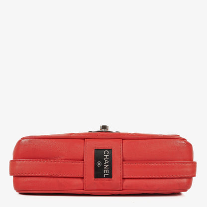 Chanel Icons Secret Label Flap Bag aus gestepptem Kalbsleder mit silberfarbener Hardware