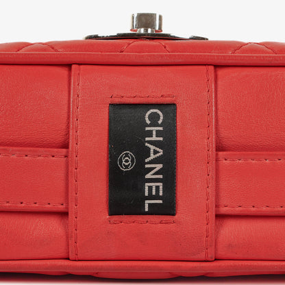 Chanel Icons Secret Label Flap Bag aus gestepptem Kalbsleder mit silberfarbener Hardware