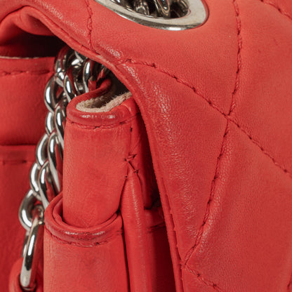 Chanel Icons Secret Label Flap Bag aus gestepptem Kalbsleder mit silberfarbener Hardware