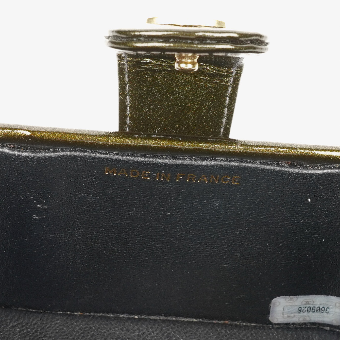 CHANEL CC Vanity Case aus olivgrünem schillerndem gestepptem Lackleder