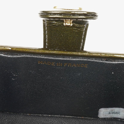 CHANEL CC Vanity Case aus olivgrünem schillerndem gestepptem Lackleder