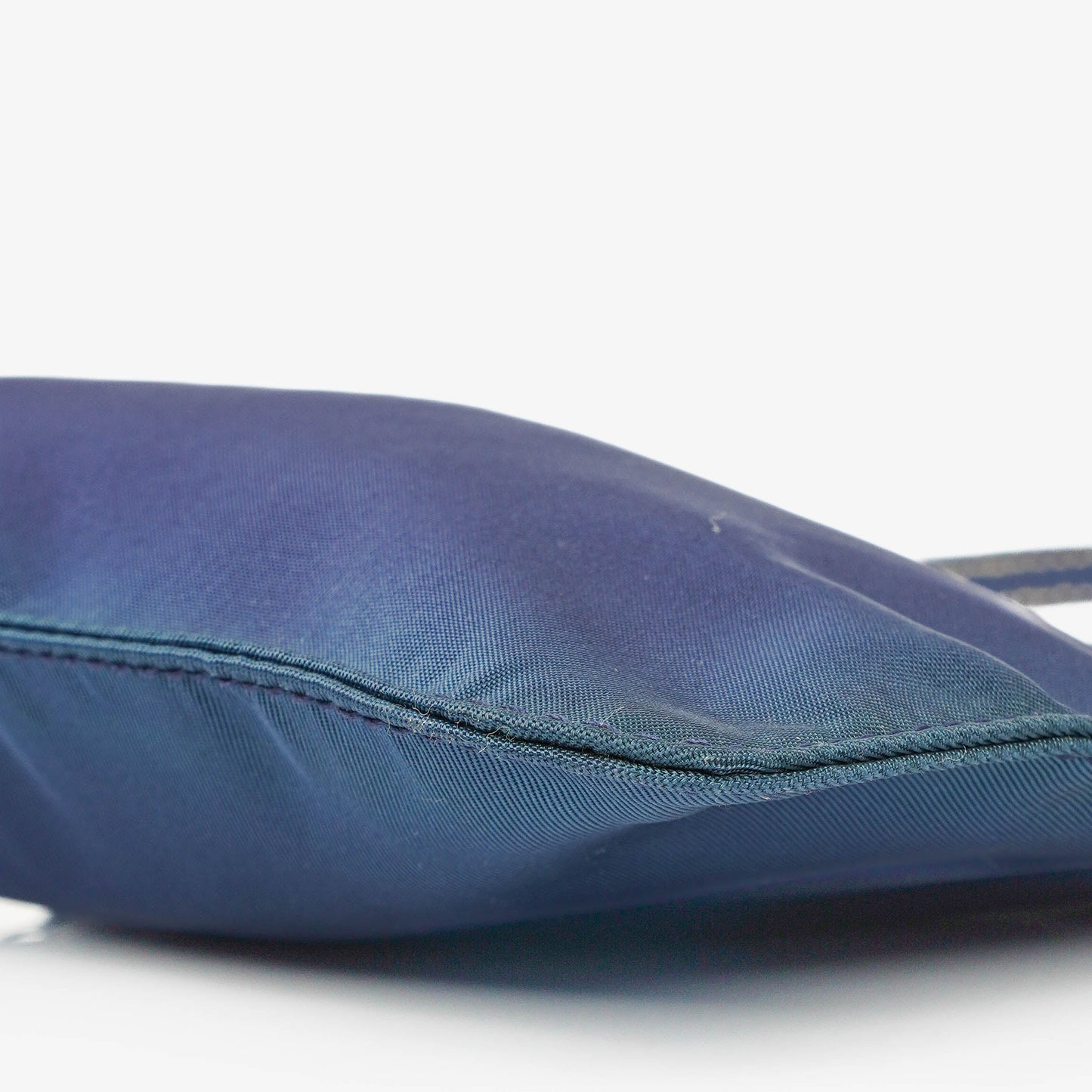 Prada kleine Tasche aus blauem Nylon