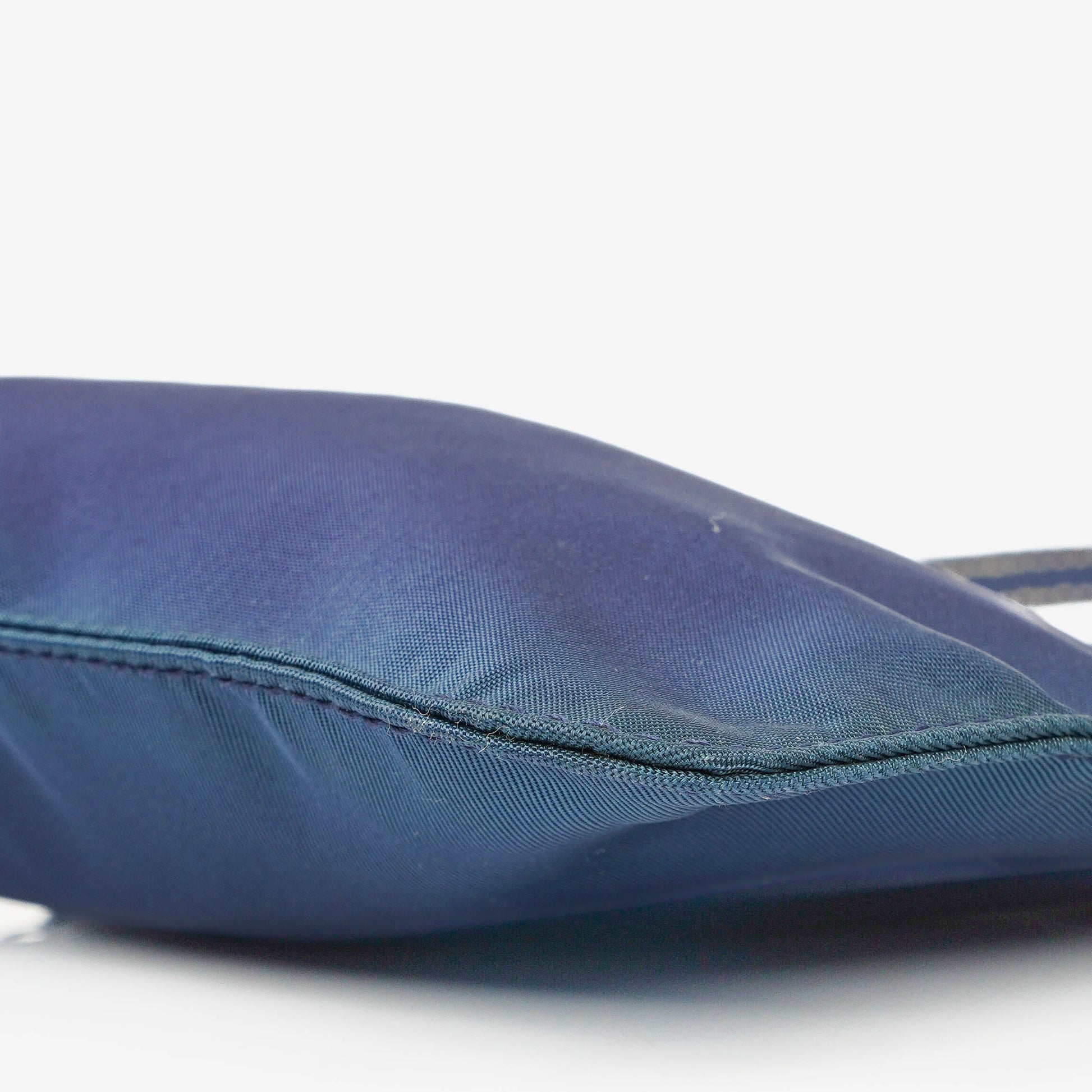 Prada kleine Tasche aus blauem Nylon