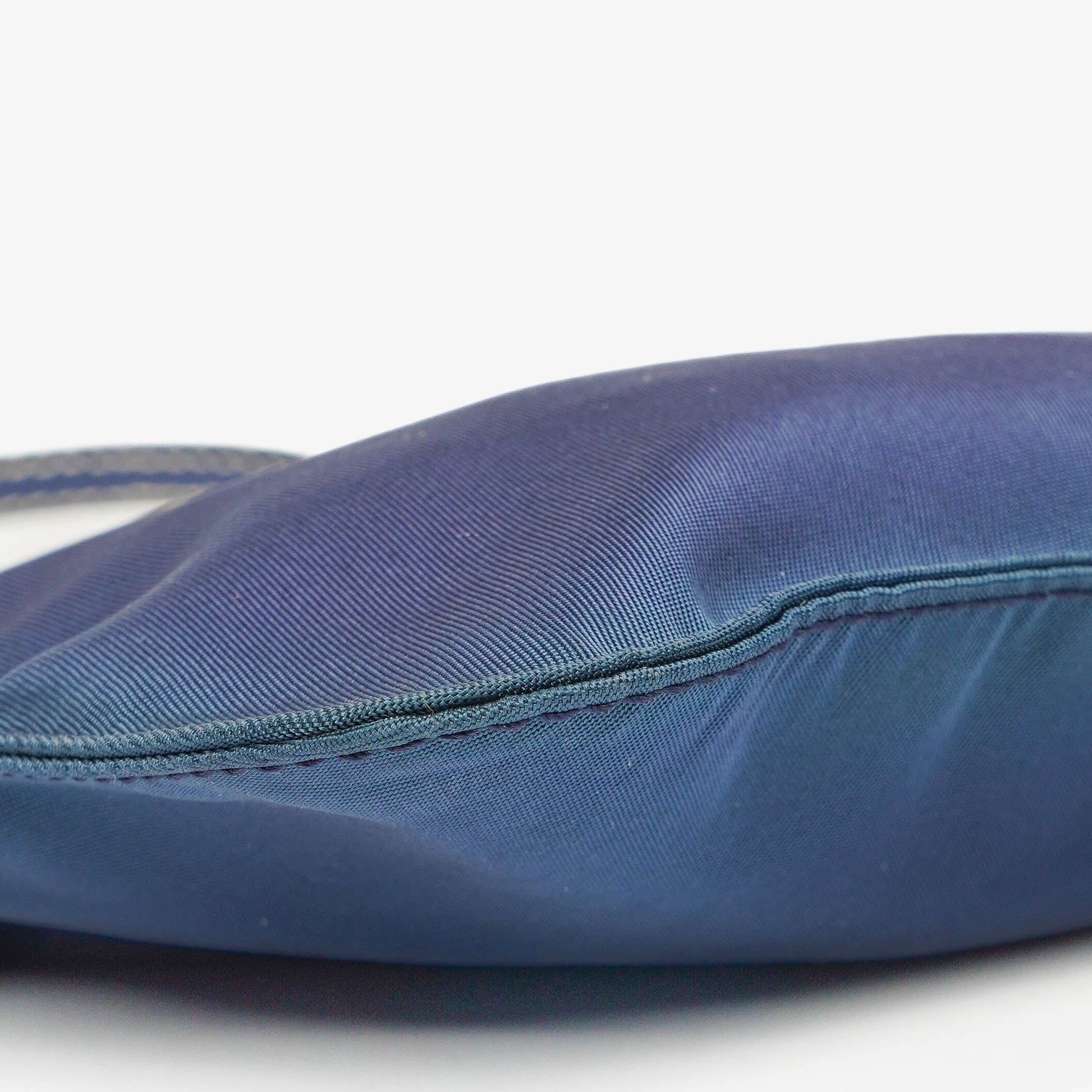 Prada kleine Tasche aus blauem Nylon