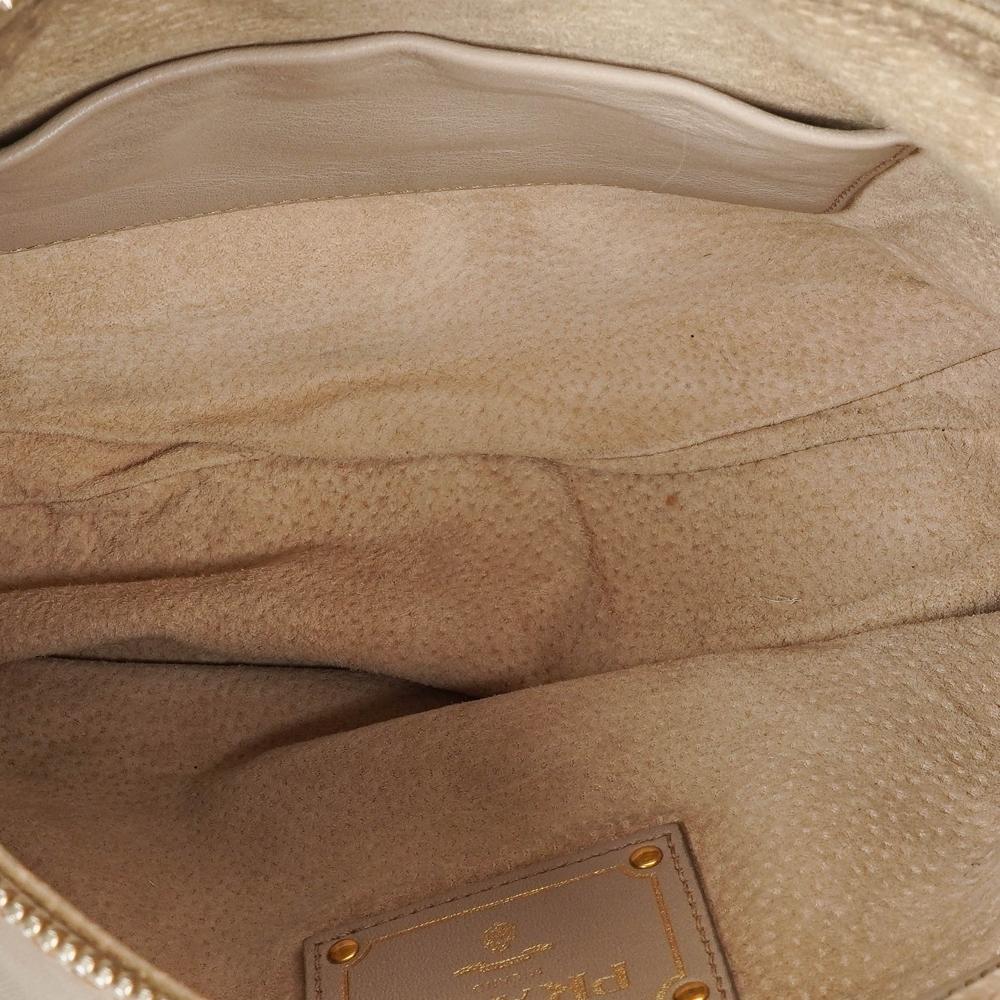 Prada Argilla Schultertasche aus weichem Kalbsleder mit Steppnähten
