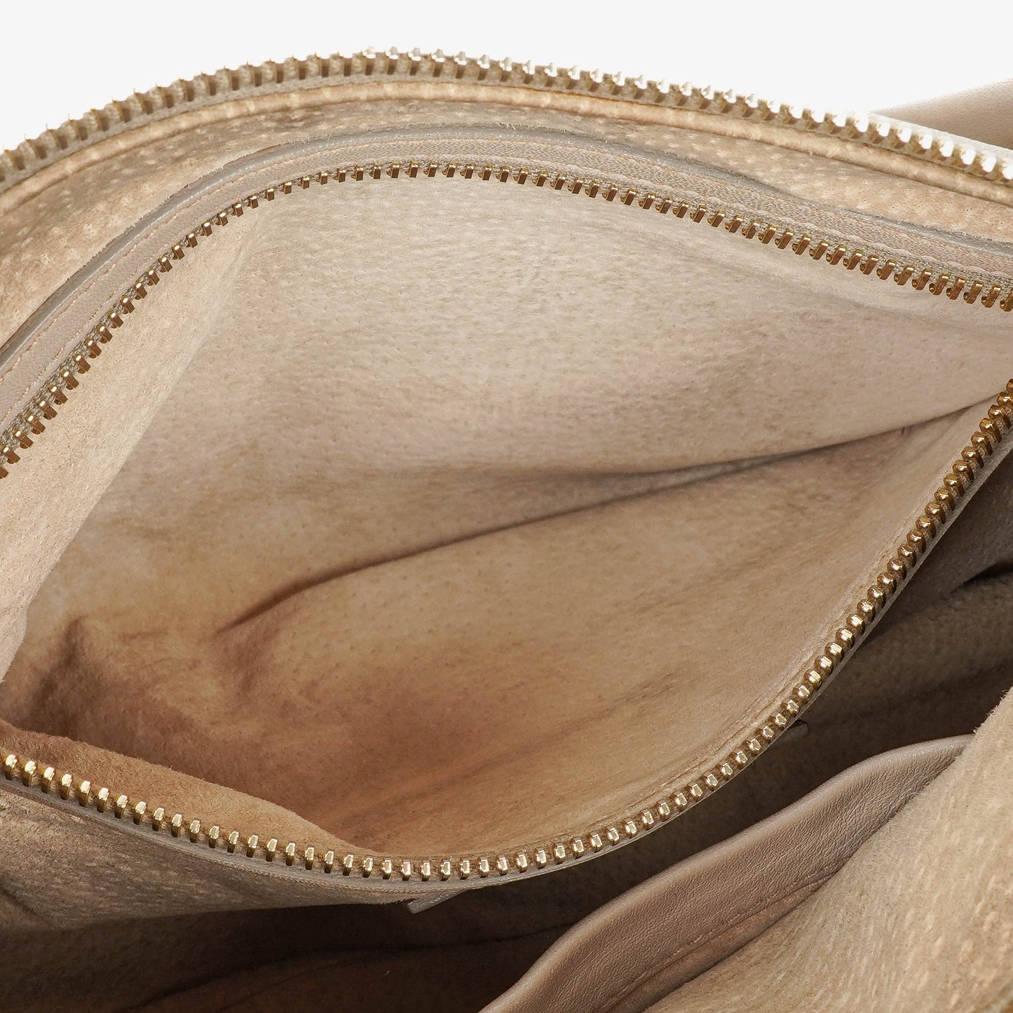 Prada Argilla Schultertasche aus weichem Kalbsleder mit Steppnähten