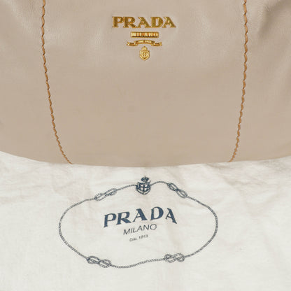 Prada Argilla Schultertasche aus weichem Kalbsleder mit Steppnähten