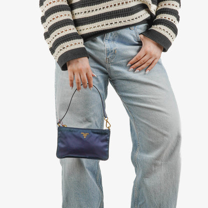 Prada kleine Tasche aus blauem Nylon